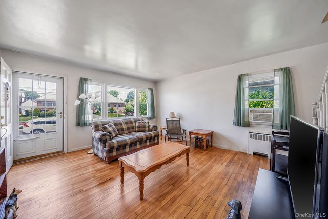 124 Washington Avenue, Valley Stream, NY 11580