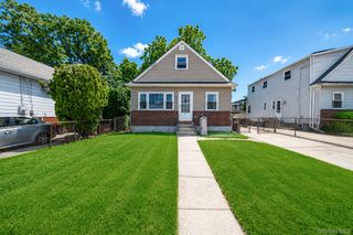 124 Washington Avenue, Valley Stream, NY 11580