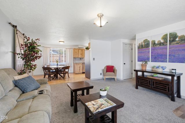 4360 SW Reservoir Drive, Redmond, OR 97756