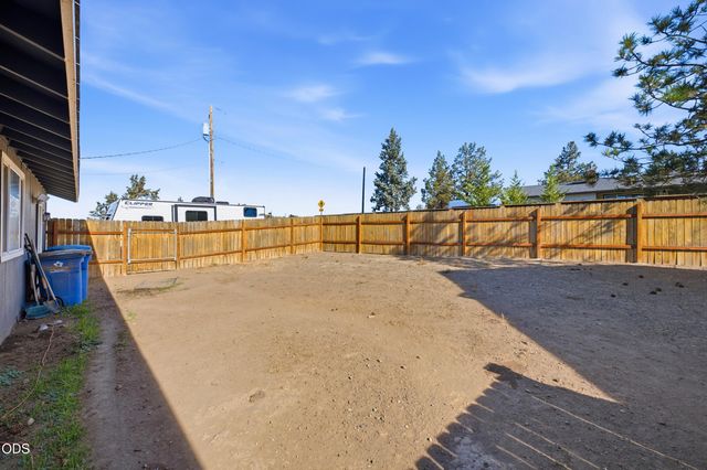 4360 SW Reservoir Drive, Redmond, OR 97756