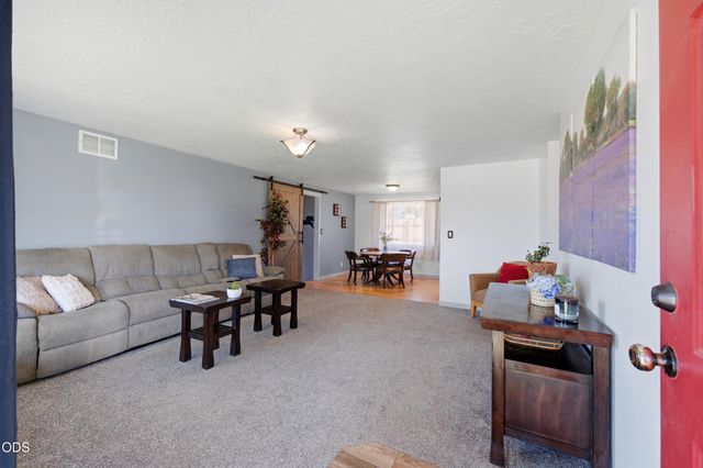 4360 SW Reservoir Drive, Redmond, OR 97756