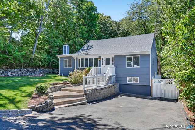 40 Sleepy Hollow Lane, Stamford, CT 06907