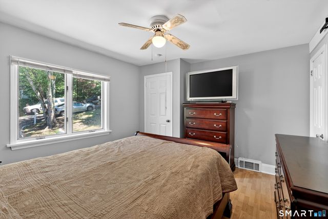 40 Sleepy Hollow Lane, Stamford, CT 06907
