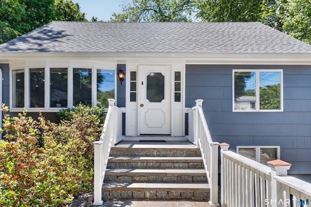 40 Sleepy Hollow Lane, Stamford, CT 06907