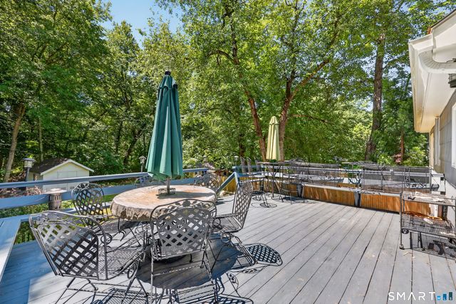 40 Sleepy Hollow Lane, Stamford, CT 06907