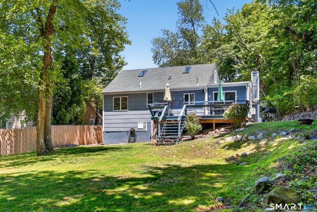 40 Sleepy Hollow Lane, Stamford, CT 06907