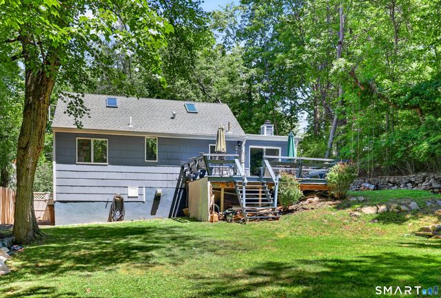 40 Sleepy Hollow Lane, Stamford, CT 06907