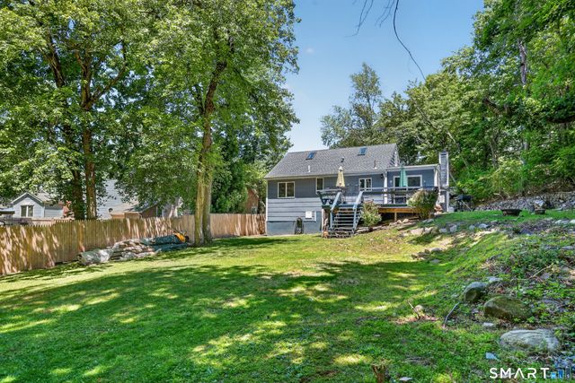 40 Sleepy Hollow Lane, Stamford, CT 06907
