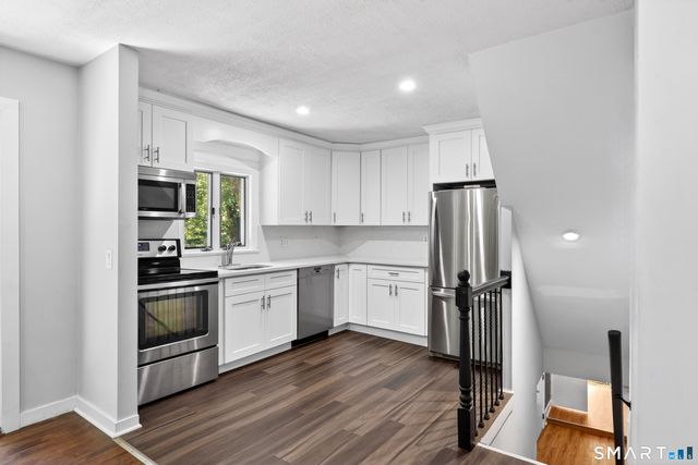 40 Sleepy Hollow Lane, Stamford, CT 06907
