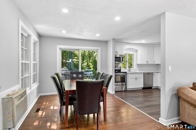 40 Sleepy Hollow Lane, Stamford, CT 06907