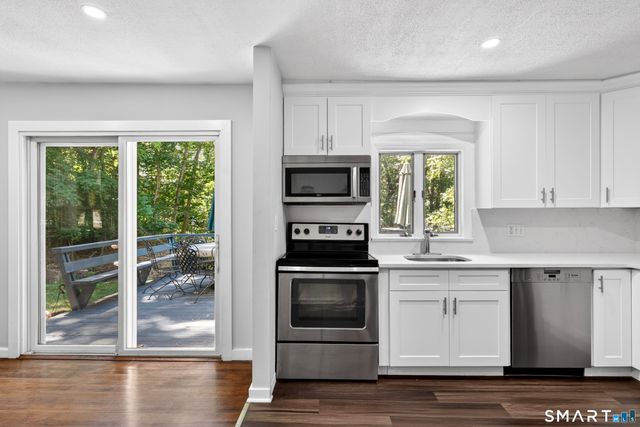 40 Sleepy Hollow Lane, Stamford, CT 06907