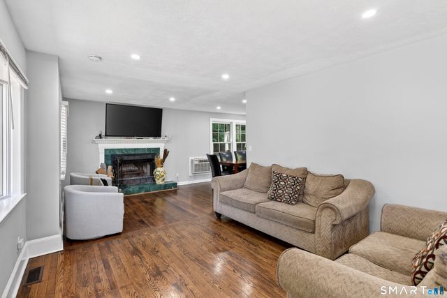40 Sleepy Hollow Lane, Stamford, CT 06907