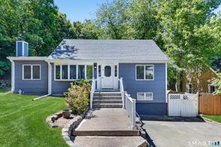 40 Sleepy Hollow Lane, Stamford, CT 06907