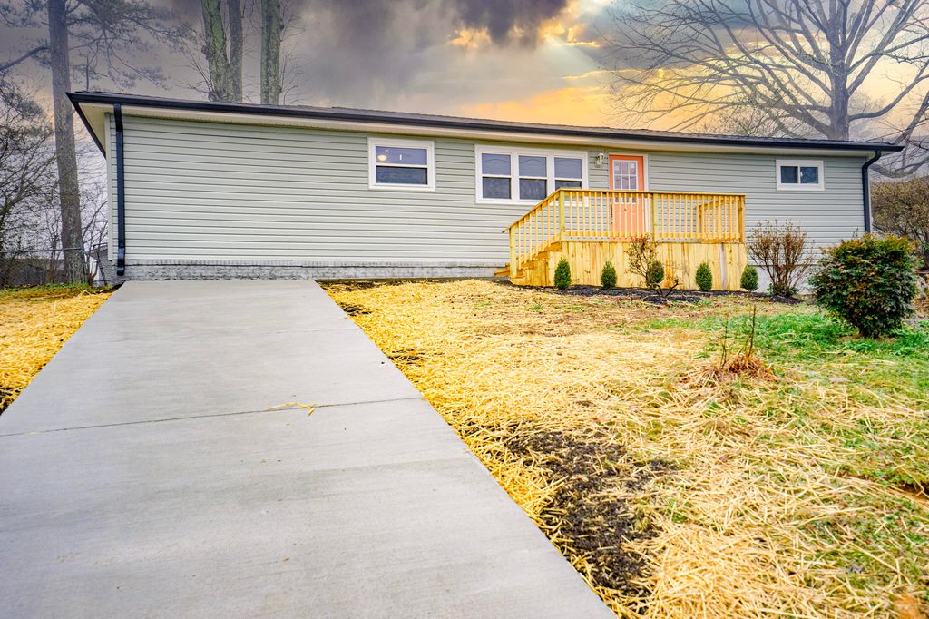 733 Roberta Drive, Rossville, GA 30741