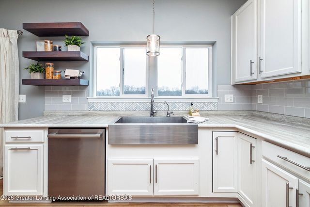 2418 Knollridge Lane, Williamston, MI 48895