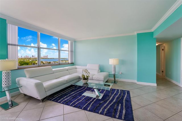 11930 N Bayshore Dr 909, North Miami, FL 33181