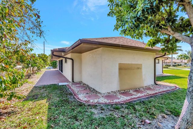 10298 Greentrail Drive N, Boynton Beach, FL 33436