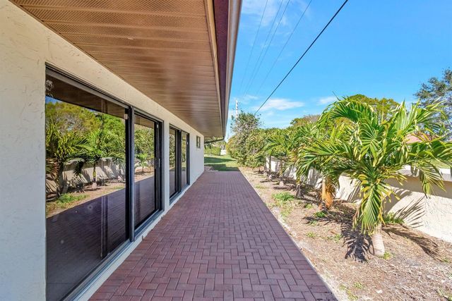 10298 Greentrail Drive N, Boynton Beach, FL 33436