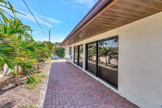 10298 Greentrail Drive N, Boynton Beach, FL 33436