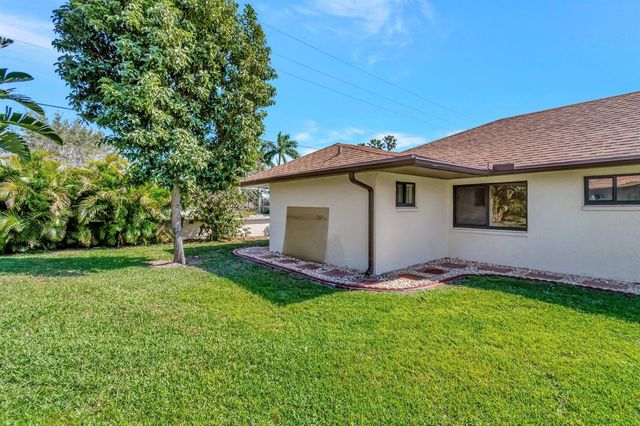 10298 Greentrail Drive N, Boynton Beach, FL 33436