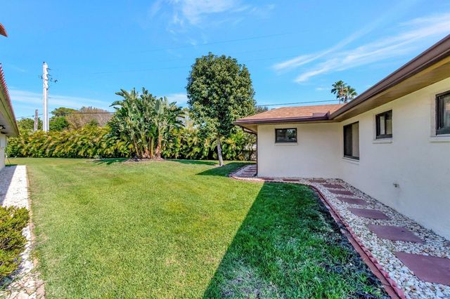 10298 Greentrail Drive N, Boynton Beach, FL 33436
