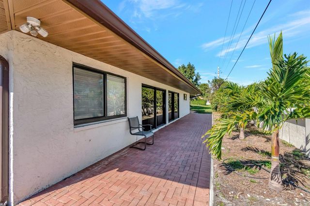 10298 Greentrail Drive N, Boynton Beach, FL 33436