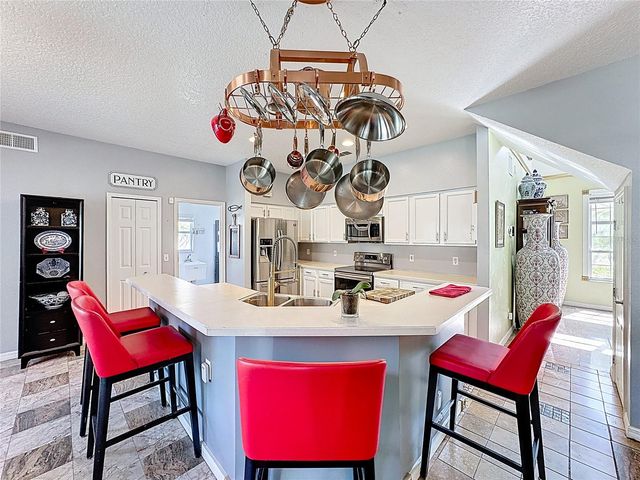 2048 APPLEGATE DRIVE, Ocoee, FL 34761