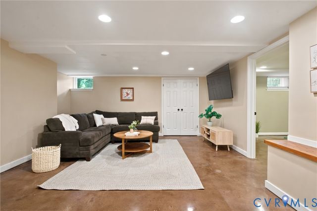 2210 Kenmore Rd, Henrico, VA 23228