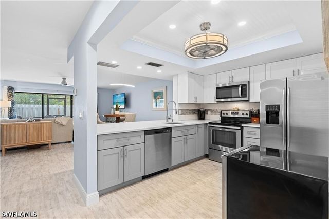 800 Meadowland DR N, Naples, FL 34108