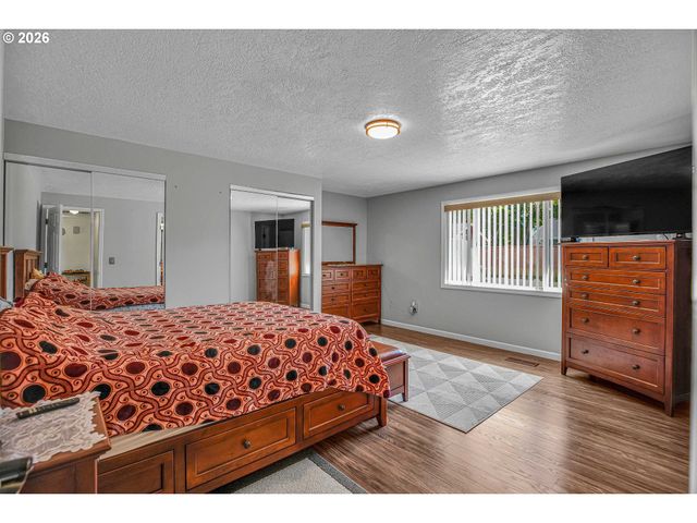 17022 Se SALMON St, Portland, OR 97035