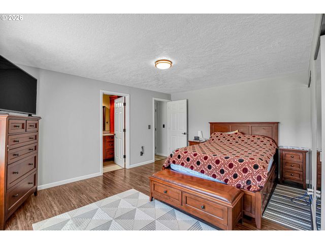 17022 Se SALMON St, Portland, OR 97035