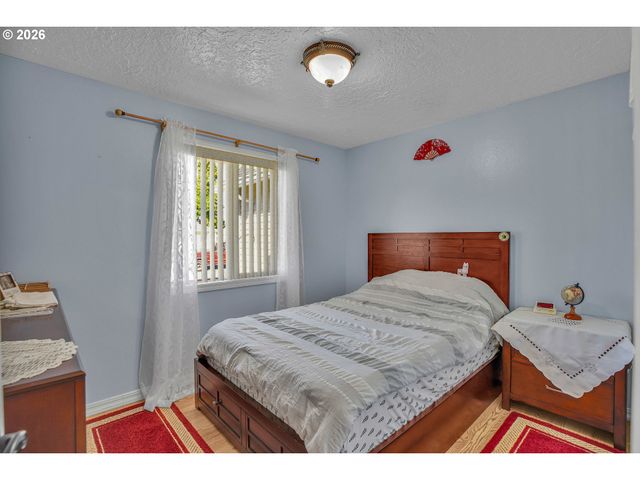 17022 Se SALMON St, Portland, OR 97035