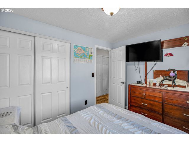 17022 Se SALMON St, Portland, OR 97035
