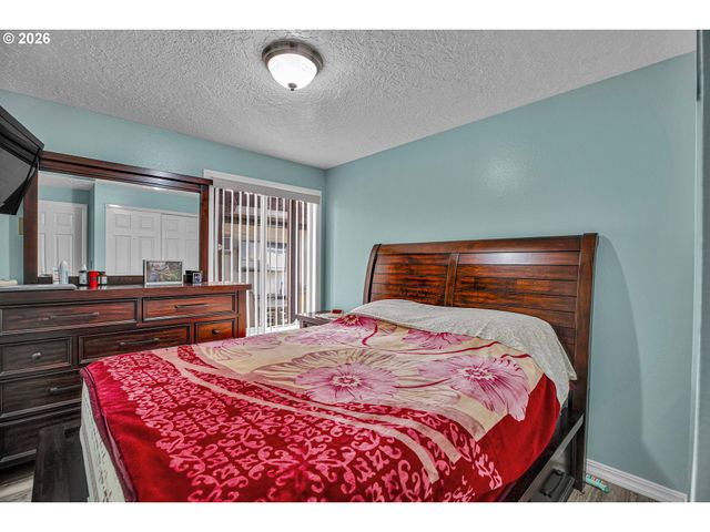 17022 Se SALMON St, Portland, OR 97035