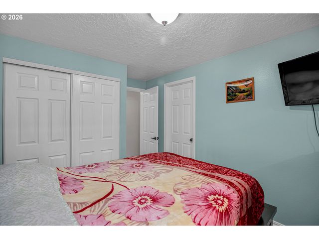 17022 Se SALMON St, Portland, OR 97035