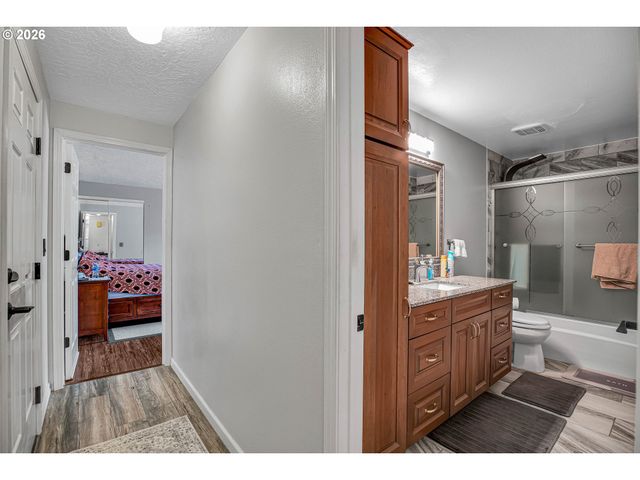 17022 Se SALMON St, Portland, OR 97035