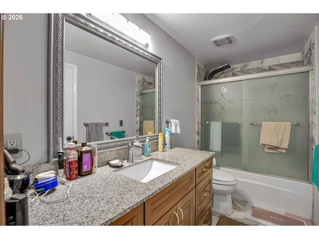 17022 Se SALMON St, Portland, OR 97035