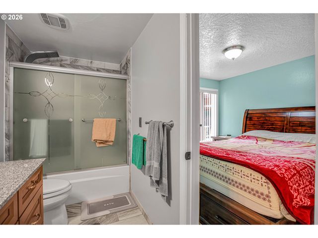 17022 Se SALMON St, Portland, OR 97035