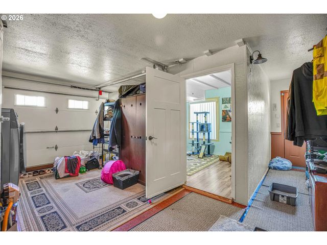 17022 Se SALMON St, Portland, OR 97035