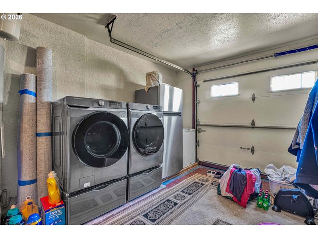 17022 Se SALMON St, Portland, OR 97035