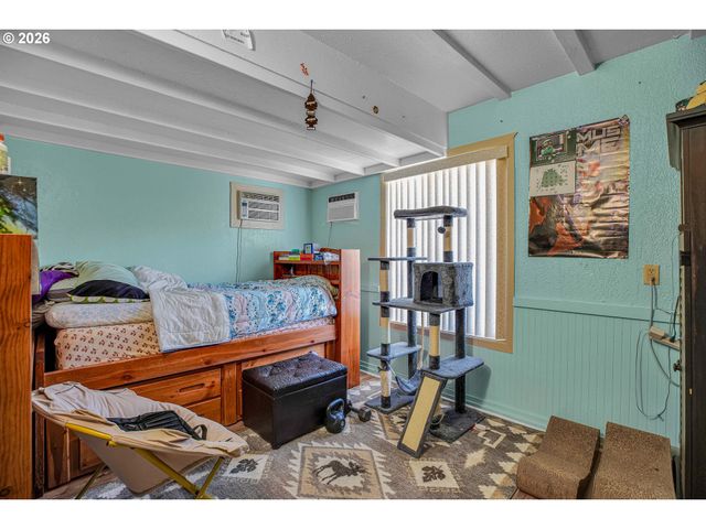 17022 Se SALMON St, Portland, OR 97035