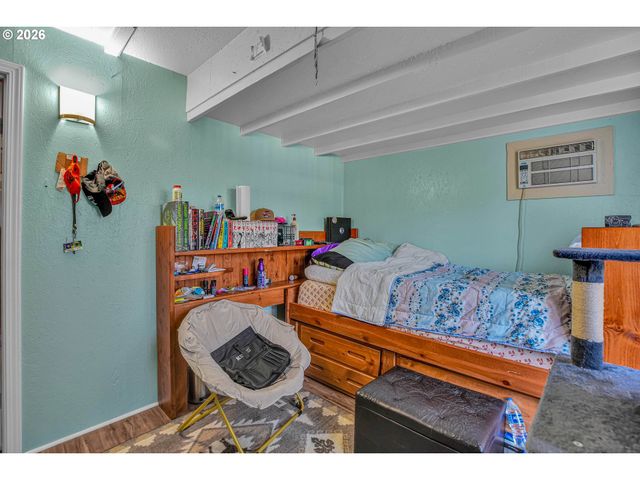 17022 Se SALMON St, Portland, OR 97035