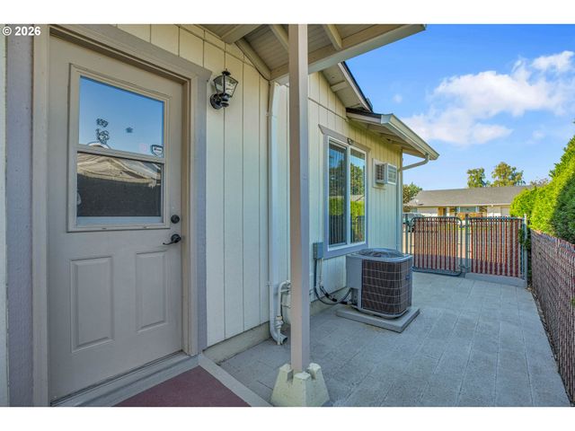 17022 Se SALMON St, Portland, OR 97035