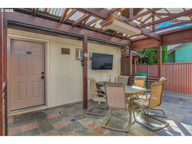 17022 Se SALMON St, Portland, OR 97035