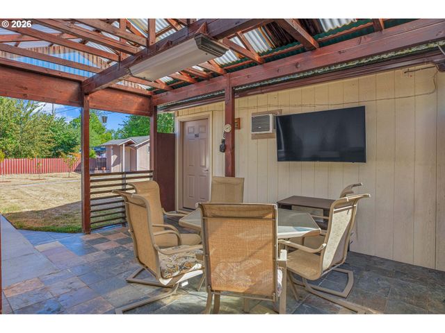 17022 Se SALMON St, Portland, OR 97035