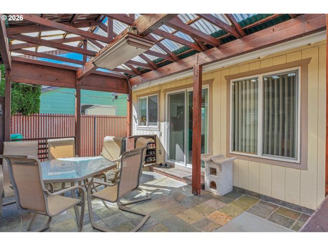 17022 Se SALMON St, Portland, OR 97035