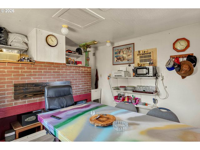 17022 Se SALMON St, Portland, OR 97035