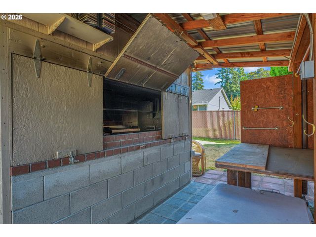 17022 Se SALMON St, Portland, OR 97035