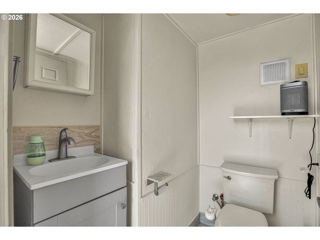 17022 Se SALMON St, Portland, OR 97035