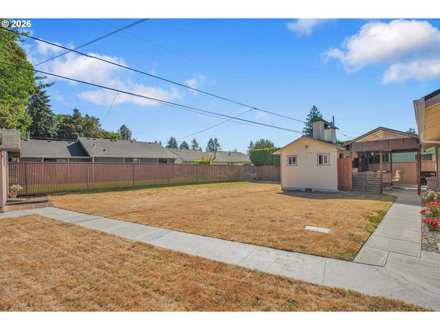 17022 Se SALMON St, Portland, OR 97035